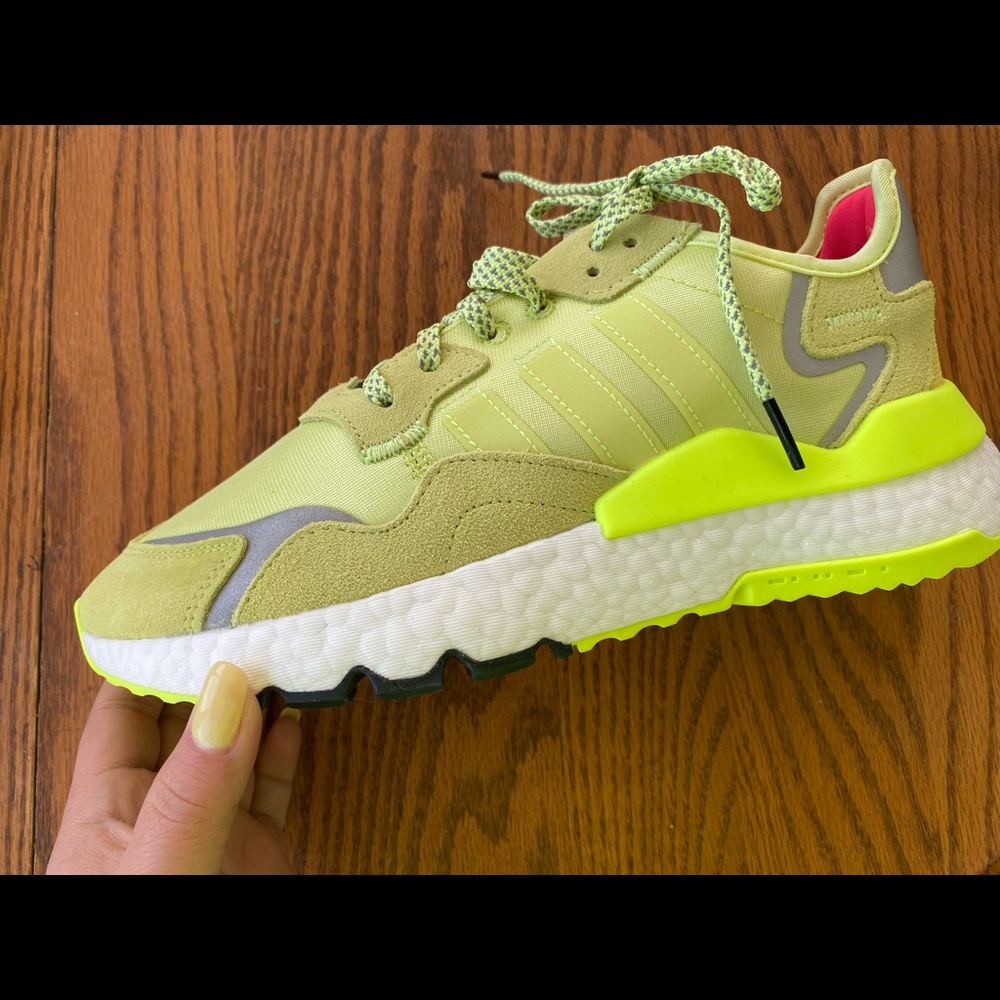 New Women’s Sz 8 Nite Jogger “Semi Frozen Yellow”